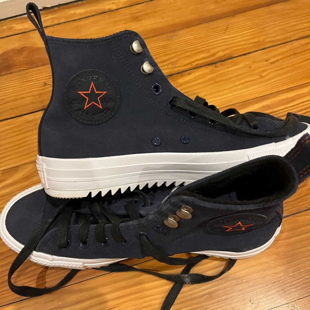 Navy blue converse